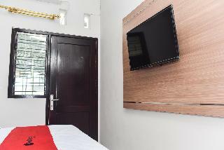 Hotel Reddoorz Plus Near Malang Town Square
