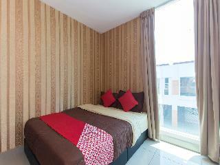 Oyo 439 Night Queen Hotel