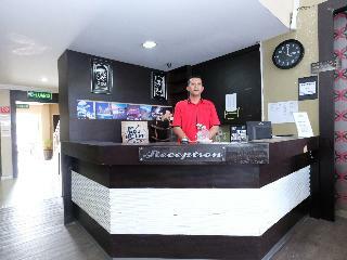 Oyo 717 Mr J Hotel Wakaf Che Yeh 2