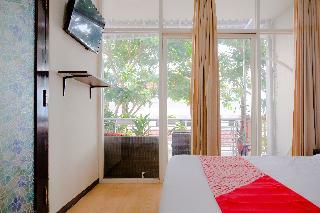 Oyo 2376 Tiara Family Residence