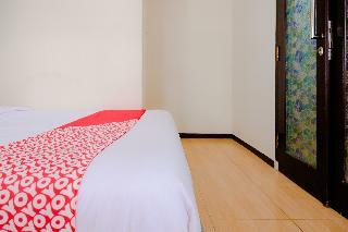 Oyo 2376 Tiara Family Residence