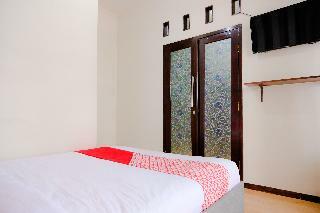 Oyo 2376 Tiara Family Residence