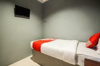 Oyo 990 Stadion Residence