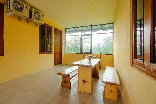 Oyo 2476 Maguwo Indah Homestay