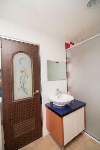 Nantou Xitou Riverside Homestay B&B
