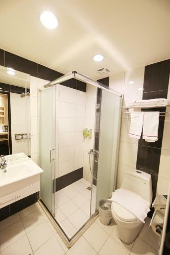 Grand Earl Hotel