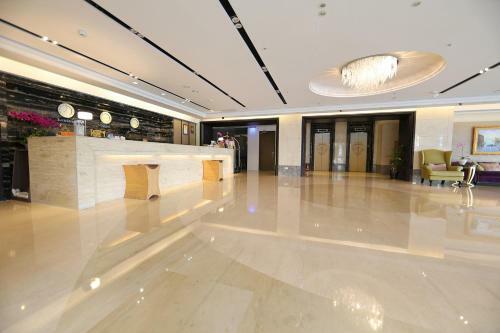 Grand Earl Hotel