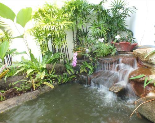 Hostal Phukamala Suite