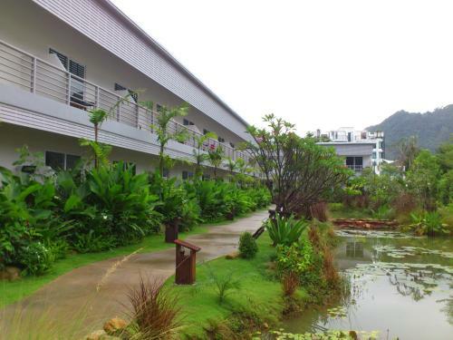 Hostal Phukamala Suite