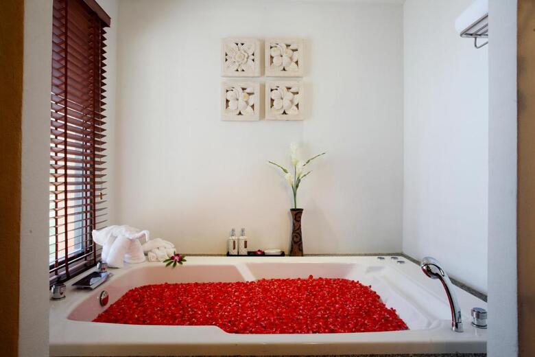 Hotel Aquamarine Resort & Villa