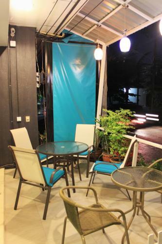 Ananas Phuket Central Hostel
