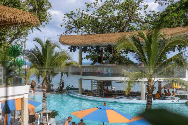 Hotel Ark Bar Beach Resort