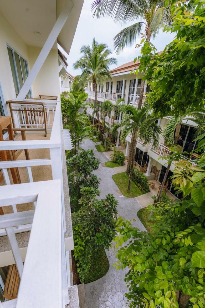 Hotel Ark Bar Beach Resort
