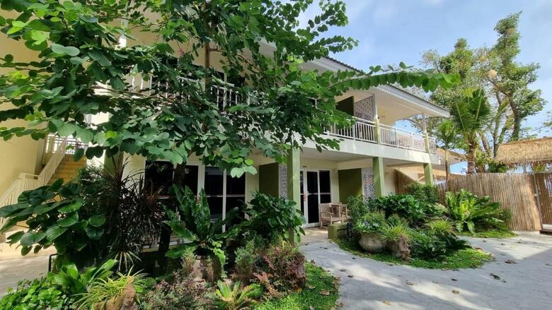 Hotel Ark Bar Beach Resort
