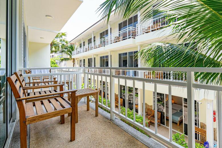 Hotel Ark Bar Beach Resort