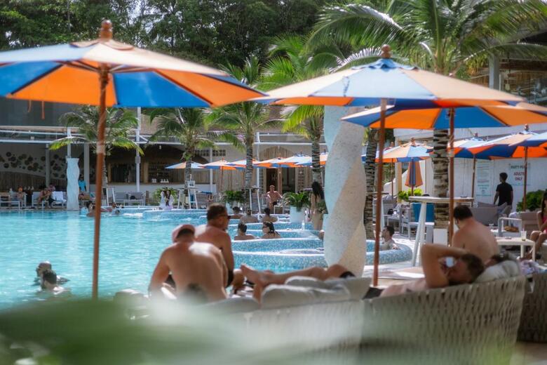 Hotel Ark Bar Beach Resort