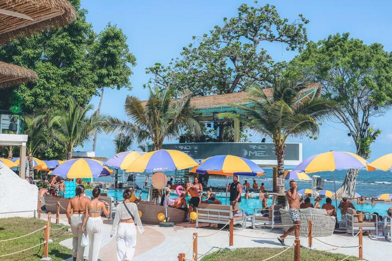 Hotel Ark Bar Beach Resort