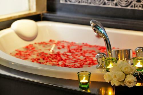 Hotel Sareeraya Villas & Suites