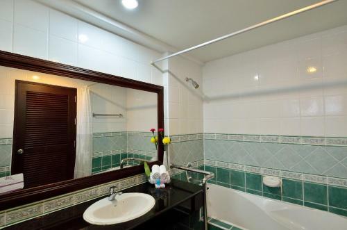 Samui First House Hotel