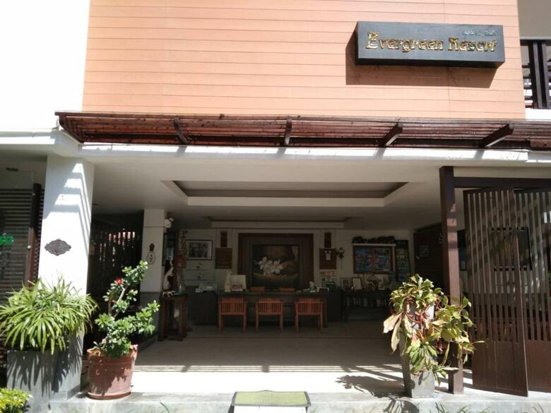 Hotel Evergreen Resort