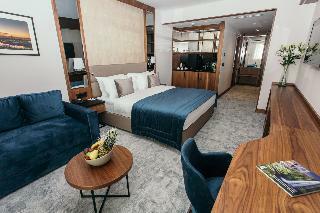 Central Point Hotel