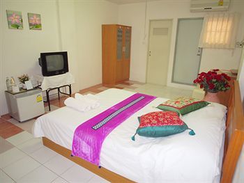 Hostal Thanapa Mansion