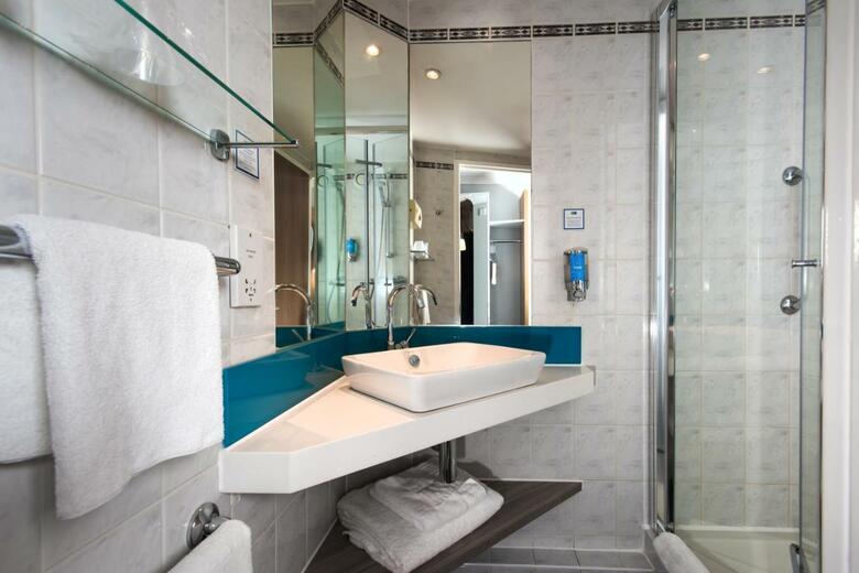 Hotel Express By Holiday Inn Greenwich