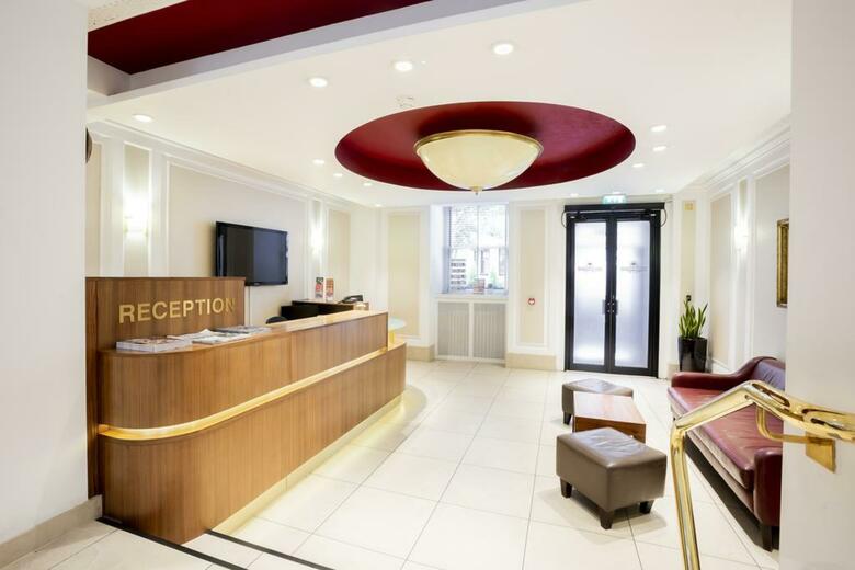 Hotel Astor Court