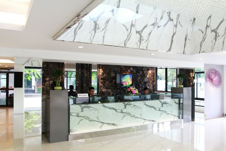 Hotel 101 Holiday Suite