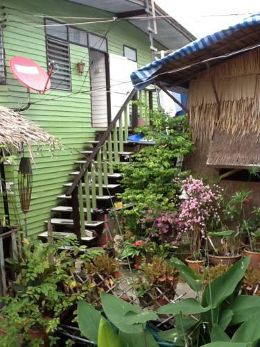 Hostal Phiman Riverview Guesthouse