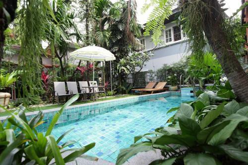 Serene Bangkok Bed And Breakfast