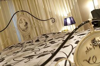 V Hotel Adults Only