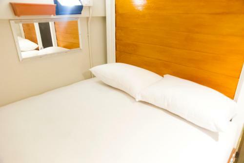 Glur Bangkok Hostel & Coffee Bar