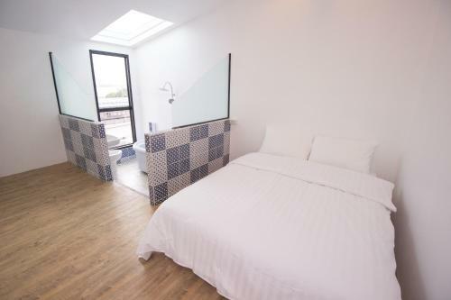 Glur Bangkok Hostel & Coffee Bar