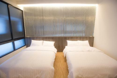 Glur Bangkok Hostel & Coffee Bar