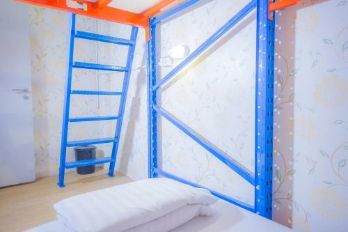 Glur Bangkok Hostel & Coffee Bar