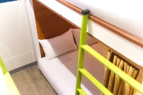 Glur Bangkok Hostel & Coffee Bar