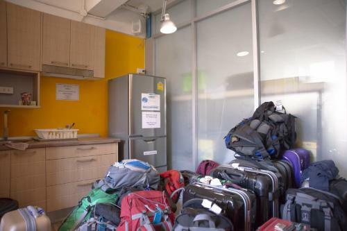 Glur Bangkok Hostel & Coffee Bar