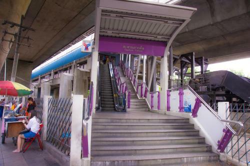 Glur Bangkok Hostel & Coffee Bar
