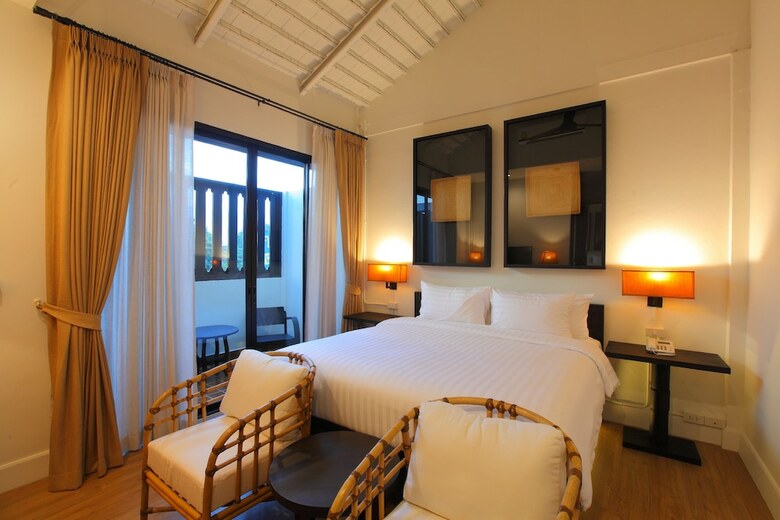 99 The Gallery Hotel