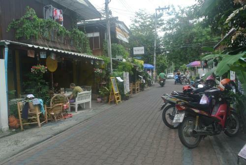 Hostal Chok Dee Guesthouse II