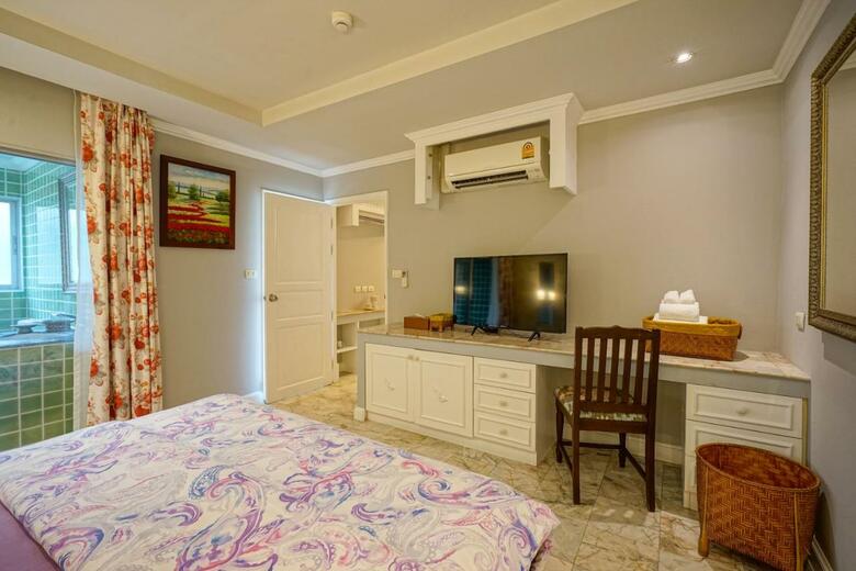 Hotel At Pingnakorn