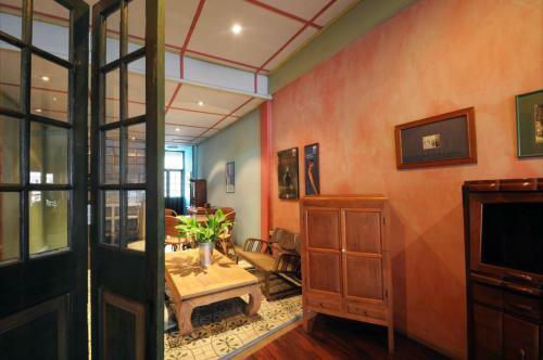 Hostal Pim Bed & Breakfast