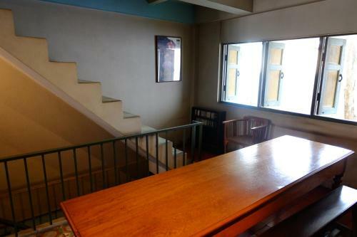 Hostal Pim Bed & Breakfast