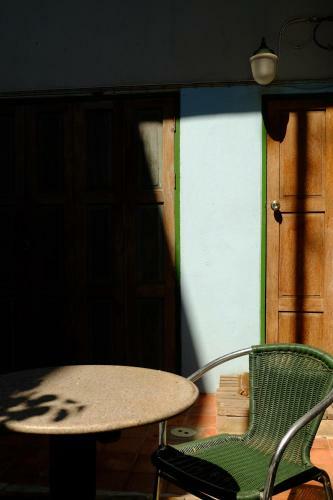 Hostal Pim Bed & Breakfast