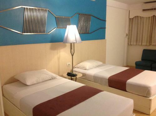 Highway Hotel