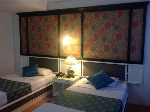 Highway Hotel