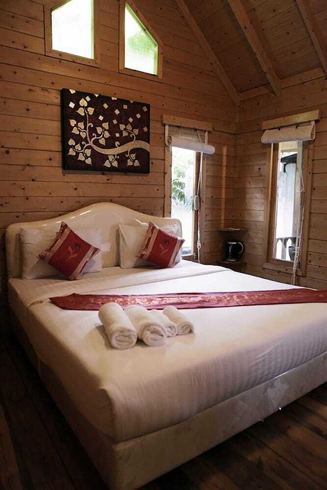 Hotel Log Home Boutique