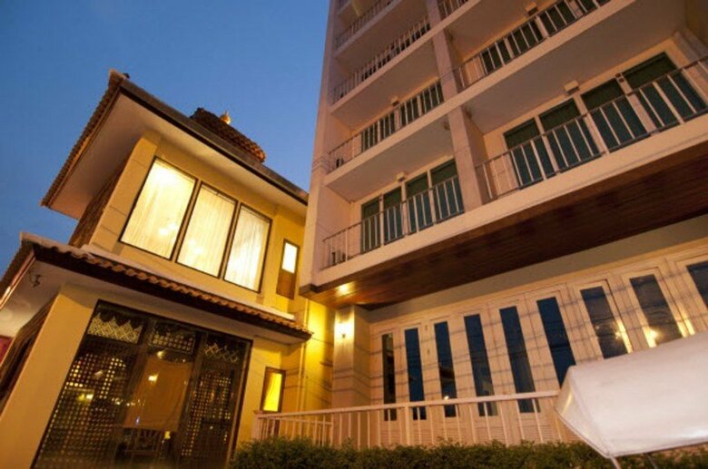 B2 Premier Hotel & Resort