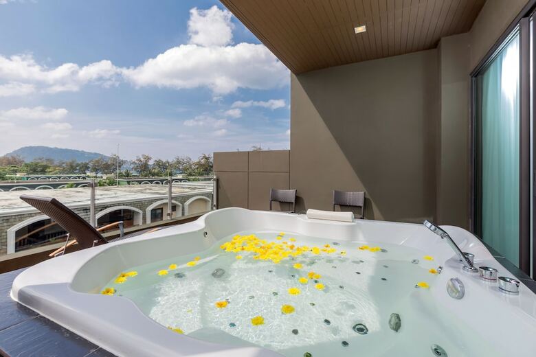 Hotel The Charm Resort Phuket